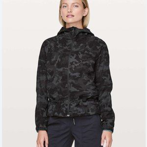 Lululemon Pack It Up Jacket in Incognito - Size 6